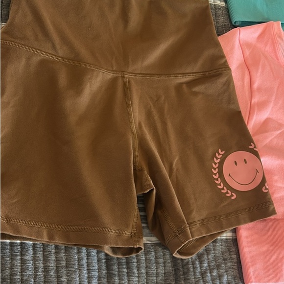 Mostly NWT Colorful Aerie T-Shirt and Shorts Set Womens size large - Picture 2 of 5